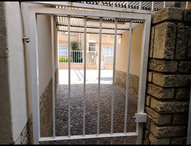 2 BEDROOM TOWNHOUSE FOR SALE IN RUSTENBURG CENTRAL